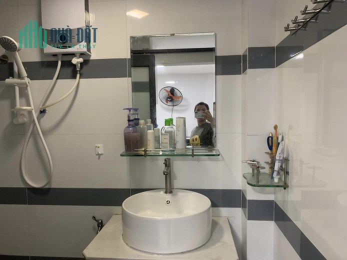 Bán Nhà Đường Hậu Giang Có 2 Lầu Hậu Giang, P11, Quận 6, 61m2, 2 Tầng, 3 PN, Chỉ 3 Tỷ 300 Triệu