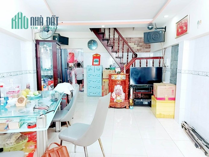 Bán Nhà Giá Rẻ Đường Hậu Giang, P11, Quận 6, 61m2, 2 Tầng, 3 PN, Chỉ 3 Tỷ 300 Triệu