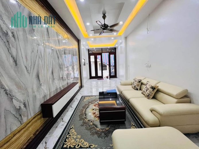 BÁN NHÀ LÔ GÓC KV TÂN MAI, HOÀNG MAI. Ô TO VÀO NHÀ. DT RỘNG 49M × 5T. CHỈ 4.5 TỶ