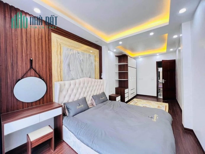 BÁN NHÀ LÔ GÓC KV TÂN MAI, HOÀNG MAI. Ô TO VÀO NHÀ. DT RỘNG 49M × 5T. CHỈ 4.5 TỶ