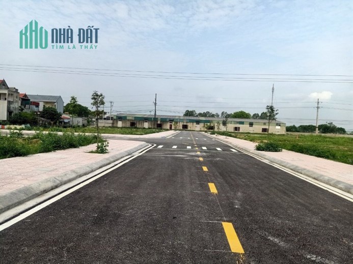 GIA ĐÌNH CẦN BÁN GẤP LÔ ĐẤT THỊ TRẤN TÂN PHONG QUẢNG XƯƠNG