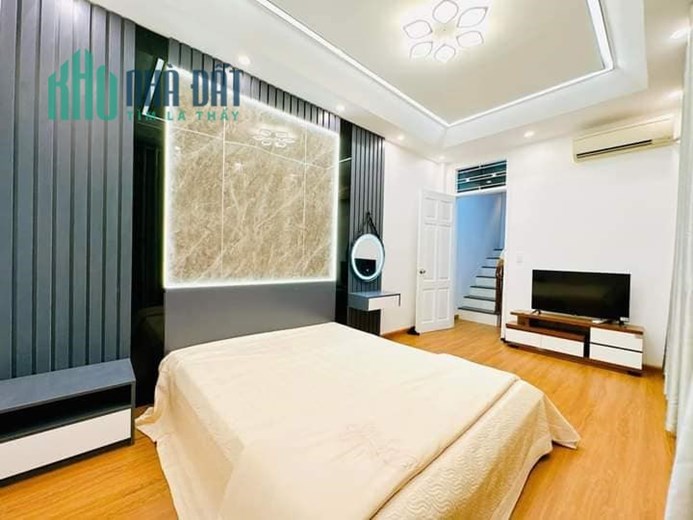 Bán nhà 72m2 x 4 tầng, ô tô đỗ, 10,6 tỷ Nguyễn Sơn, Long Biên