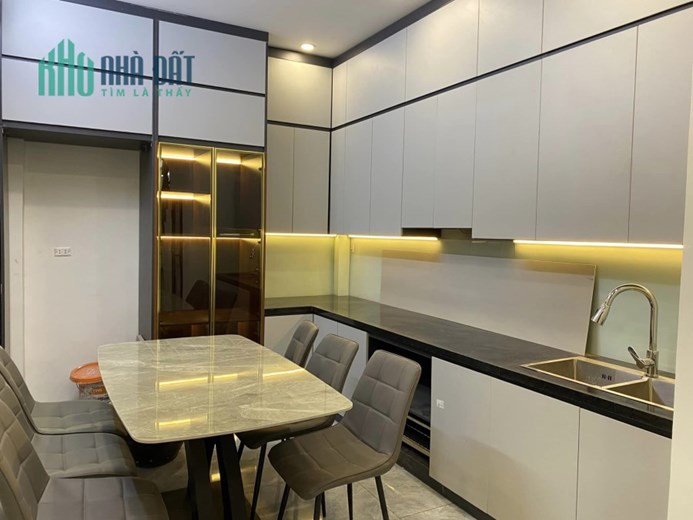 Bán Nhà Hồng Mai, 45m2 x 4 tầng, giá 4.65 tỷ, nhà đẹp, ô tô đỗ cổng