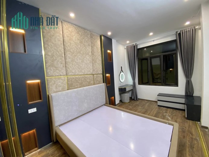 Bán Nhà Hồng Mai, 45m2 x 4 tầng, giá 4.65 tỷ, nhà đẹp, ô tô đỗ cổng