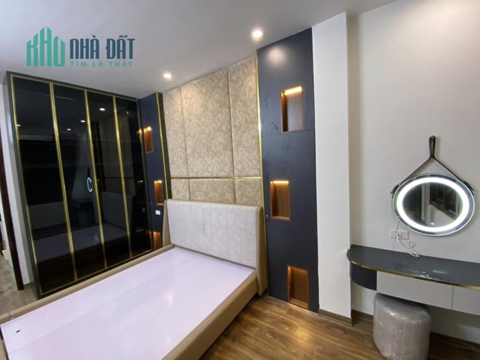 Bán Nhà Hồng Mai, 45m2 x 4 tầng, giá 4.65 tỷ, nhà đẹp, ô tô đỗ cổng