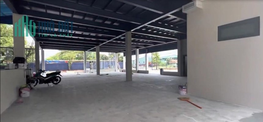 Cho thuê gấp 1.700m2 Đào trí, Quận 7. Có xây dựng Nhà xưởng văn phòng.