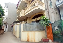 Bán nhà Xóm Trung - 193 Văn Cao, diện tích 50m - sân cổng riêng- GIÁ 2.3 tỉ
