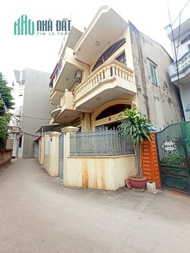 Bán nhà Xóm Trung - 193 Văn Cao, diện tích 50m - sân cổng riêng- GIÁ 2.3 tỉ