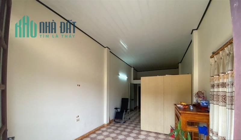 Bán nhà Xóm Trung - 193 Văn Cao, diện tích 50m - sân cổng riêng- GIÁ 2.3 tỉ