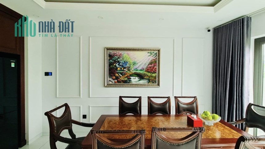 Bán nhà mặt phố Hàng Muối, quận Hoàn Kiếm. Vỉa hè 2 bên ô tô dừng đỗ ngày đêm. Kinh doanh sầm uất.