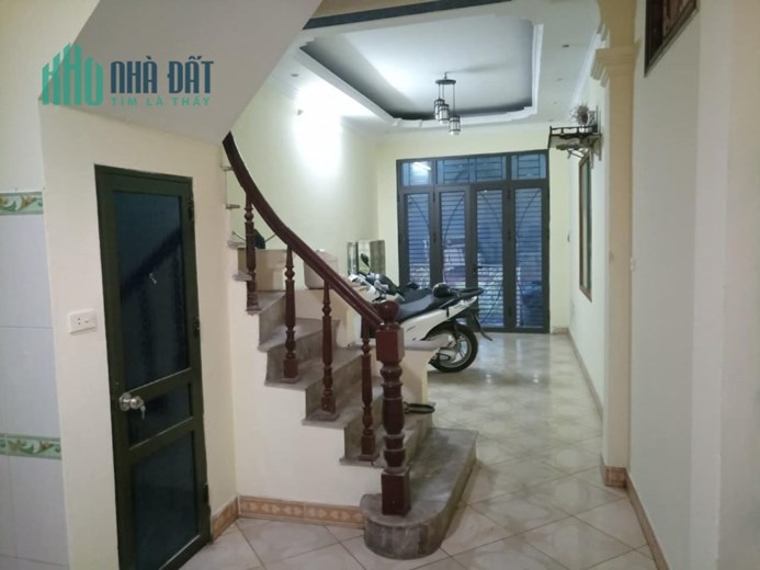 Bán nhà Minh Khai gần ngã tư Chợ Mơ, lô góc nhà thoáng, Dt45m2, giá 3.8 tỷ.