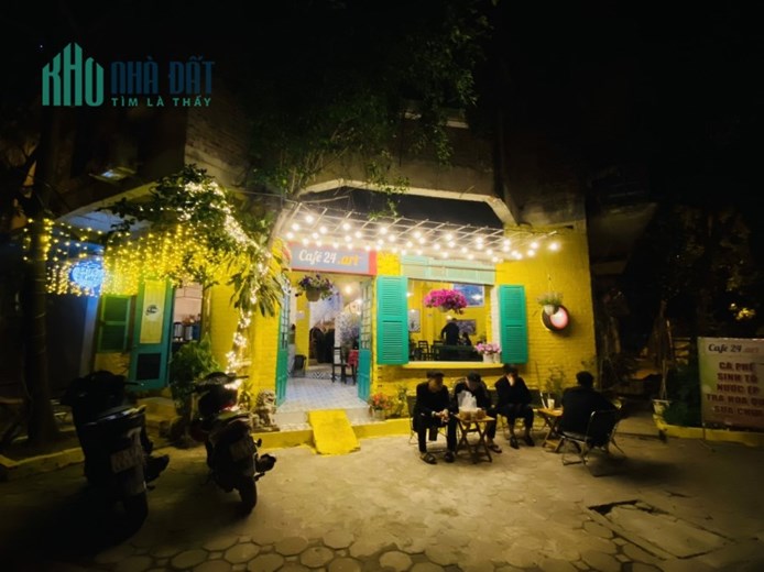 Việc kinh doanh nhà mình chuyển đi tỉnh khác nên không có người quản lý quán cafe, muốn sang nhượng