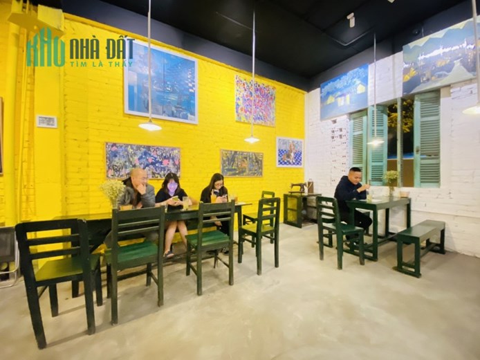 Việc kinh doanh nhà mình chuyển đi tỉnh khác nên không có người quản lý quán cafe, muốn sang nhượng