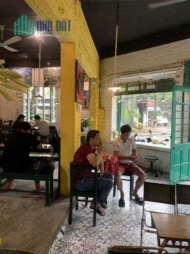 Việc kinh doanh nhà mình chuyển đi tỉnh khác nên không có người quản lý quán cafe, muốn sang nhượng