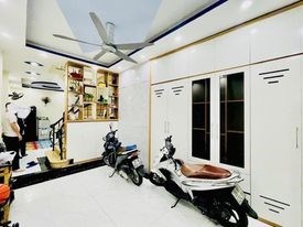 BÁN NHÀ PHƯƠNG MAI, ĐỐNG ĐA, TẶNG NỘI THẤT, 42M2 4T MT4M, GIÁ 4.7 TỶ