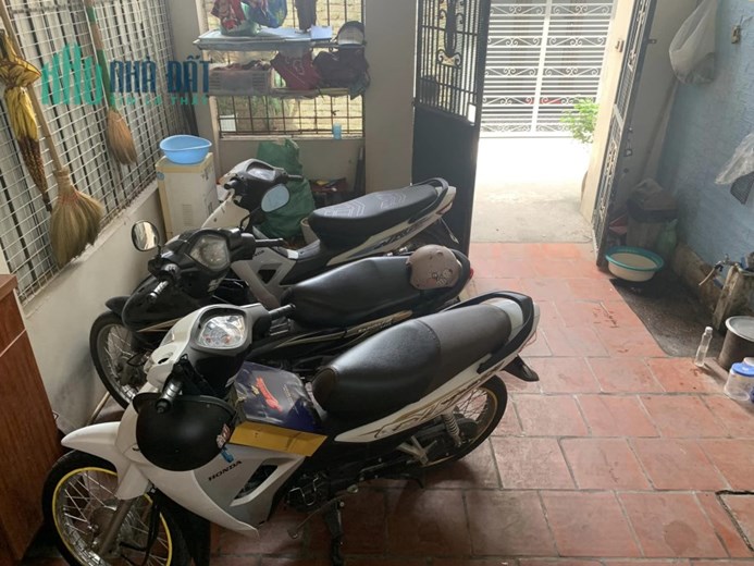 Bán đất tặng nhà 2T Ngọc Thuỵ ở tốt. gần oto 40m chỉ nhỉnh 2 tỷ. LH: 0936123469