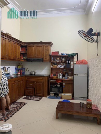 Bán đất tặng nhà 2T Ngọc Thuỵ ở tốt. gần oto 40m chỉ nhỉnh 2 tỷ. LH: 0936123469