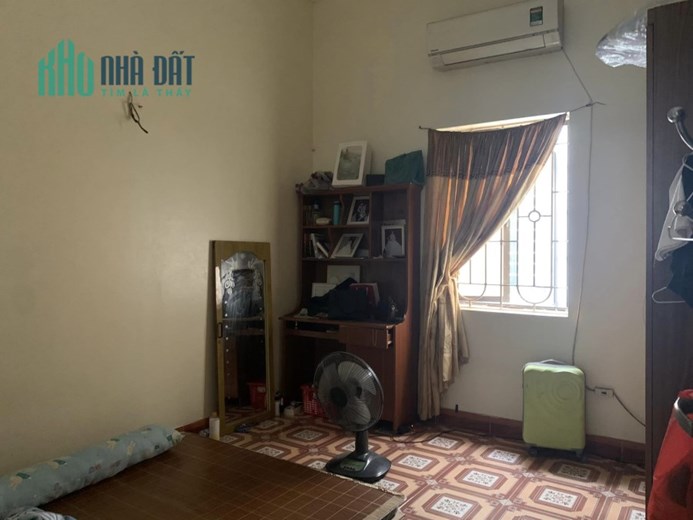 Bán đất tặng nhà 2T Ngọc Thuỵ ở tốt. gần oto 40m chỉ nhỉnh 2 tỷ. LH: 0936123469