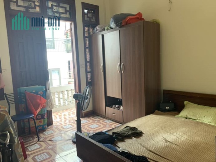 Bán đất tặng nhà 2T Ngọc Thuỵ ở tốt. gần oto 40m chỉ nhỉnh 2 tỷ. LH: 0936123469