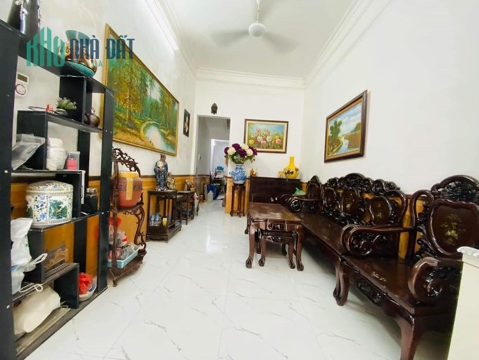 BÁN NHÀ NGÕ QUẬN ĐỐNG ĐA HÀ NỘI. NHÀ ĐẸP 4 TẦNG 5 NGỦ Ở LUÔN,GẦN PHỐ,GIÁ CHỈ NHỈNH 100TR/M2