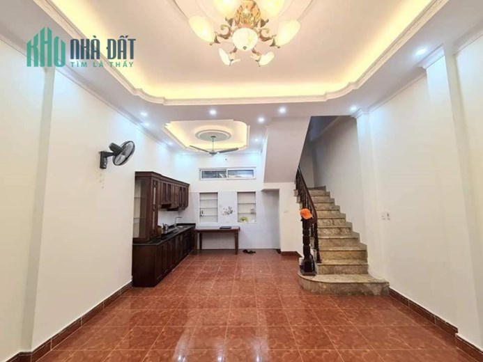 BÁN NHÀ NGÕ ĐƯỜNG TRƯỜNG CHINH HÀ NỘI. NHÀ ĐẸP 4 TẦNG 4 NGỦ Ở LUÔN,GẦN PHỐ,GIÁ CHỈ 100TR/M2