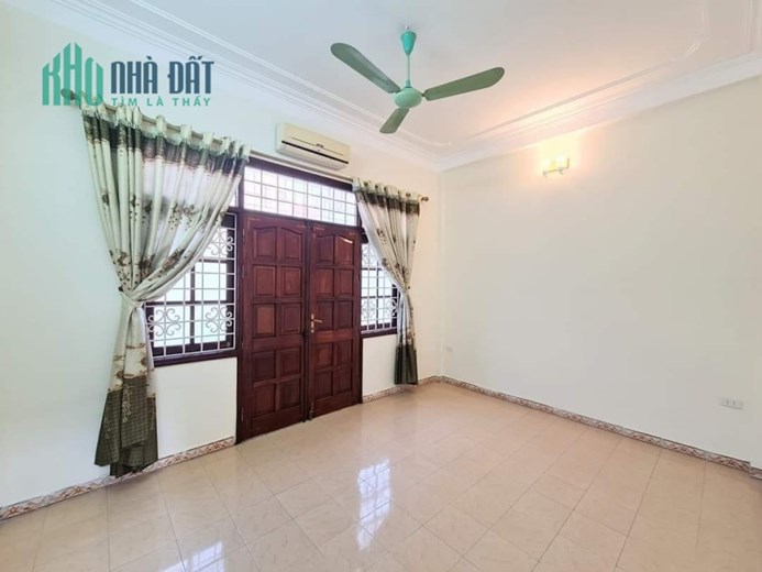BÁN NHÀ NGÕ ĐƯỜNG TRƯỜNG CHINH HÀ NỘI. NHÀ ĐẸP 4 TẦNG 4 NGỦ Ở LUÔN,GẦN PHỐ,GIÁ CHỈ 100TR/M2
