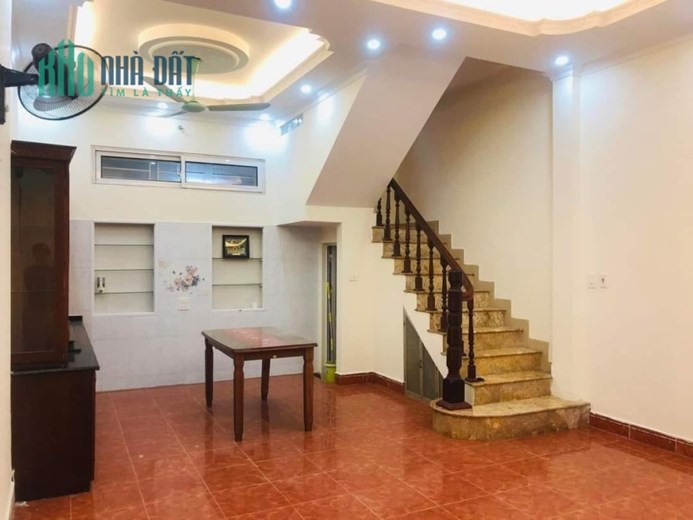 BÁN NHÀ NGÕ ĐƯỜNG TRƯỜNG CHINH HÀ NỘI. NHÀ ĐẸP 4 TẦNG 4 NGỦ Ở LUÔN,GẦN PHỐ,GIÁ CHỈ 100TR/M2