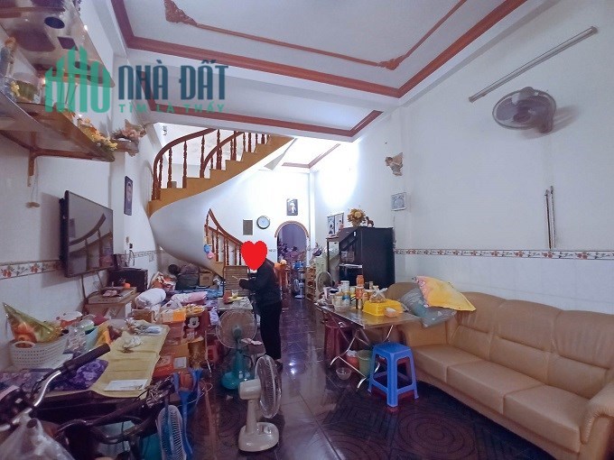Xe hơi vô nhà. Hẻm KD CMT8, P5, Tân Bình, 61m2, 3 tầng, giá rẻ nhất khu vực