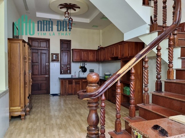 Bán nhà phường Linh Đông Nhà mới 3 tầng hẻm 5,5m tặng nội thất