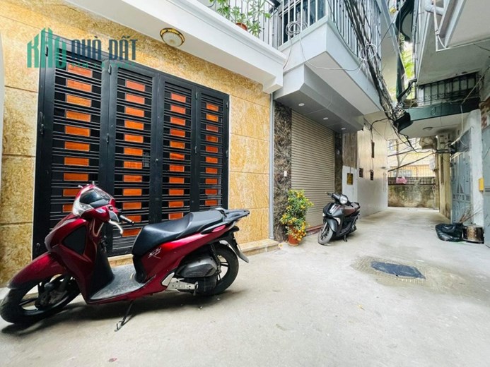 Bán nhà 38m2x5 tầng, gần Hồ Xã Đàn, Đống Đa giá hơn 4,x Tỷ kinh doanh, Ô tô