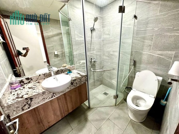 Bán nhà 38m2x5 tầng, gần Hồ Xã Đàn, Đống Đa giá hơn 4,x Tỷ kinh doanh, Ô tô