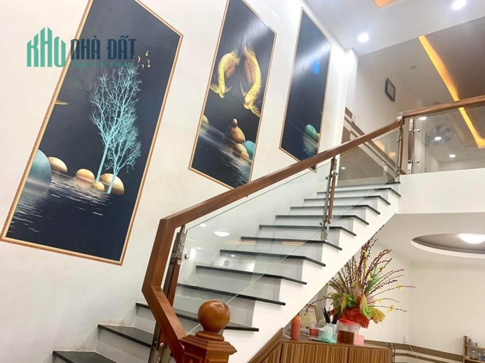 NHÀ TẦNG LỬNG MỚI HIỆN ĐẠI BÁN GẤP ĐỊNH CƯ NƯỚC NGOÀI GIÁ RẺ TỤT QUẦN
