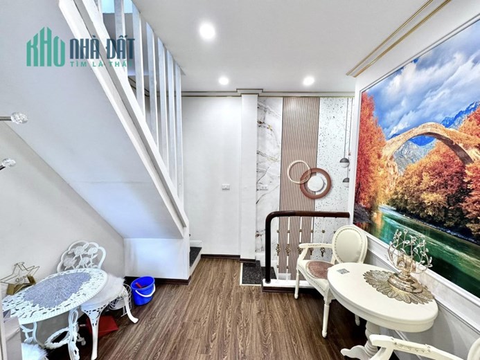 Bán nhà Bạch Đằng, Hai BàTrưng, 10m r ô tô tránh, tặng full nội thất. Diện tích 38m, 4 tầng, sổ đỏ