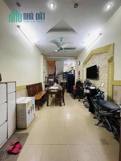 Bán nhà Trương Định, vài bước ra mặt phố, DT33m2, giá 3.3 tỷ.