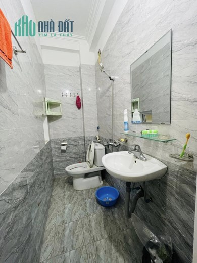 Bán nhà Trương Định, vài bước ra mặt phố, DT33m2, giá 3.3 tỷ.