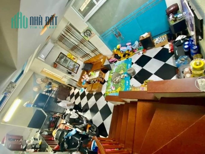 Bán nhà Lạc Trung, Nhà lô góc mt rộng, cực thoáng sáng, DT44m2, giá 4.1 tỷ.