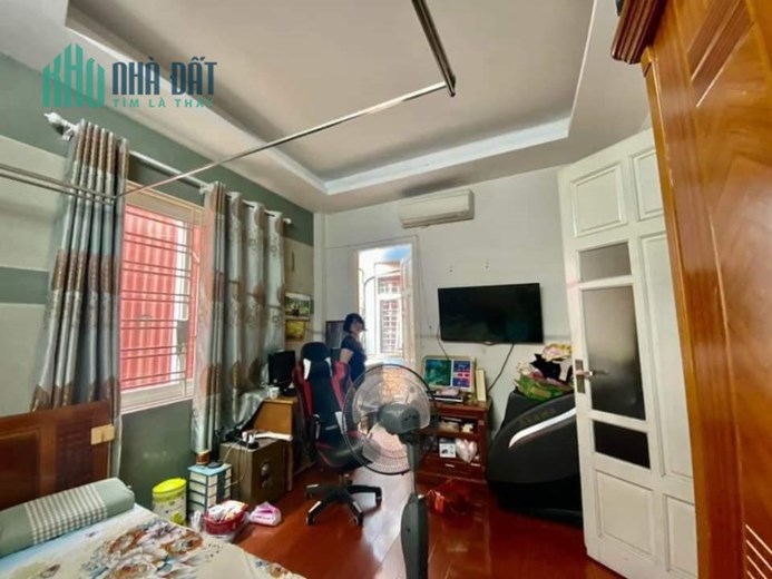 Bán nhà Lạc Trung, Nhà lô góc mt rộng, cực thoáng sáng, DT44m2, giá 4.1 tỷ.
