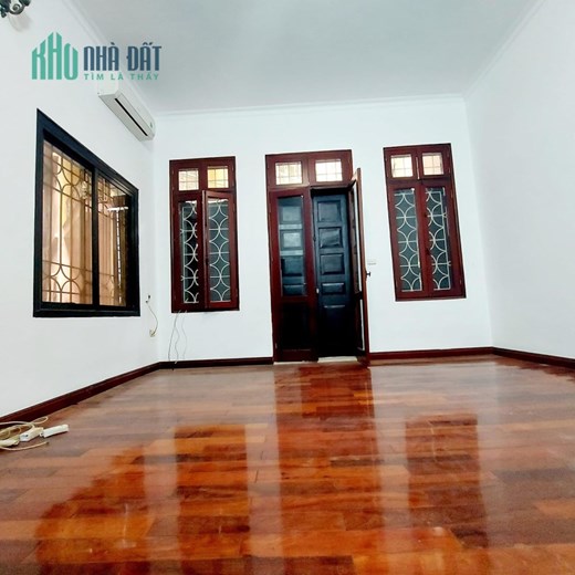 Đại La, Hai Bà Trưng, 1 nhà ra phố, oto đỗ cửa, thông ngõ ,  vị trí tuyệt đẹp, 44m2, hơn 5 tỉ