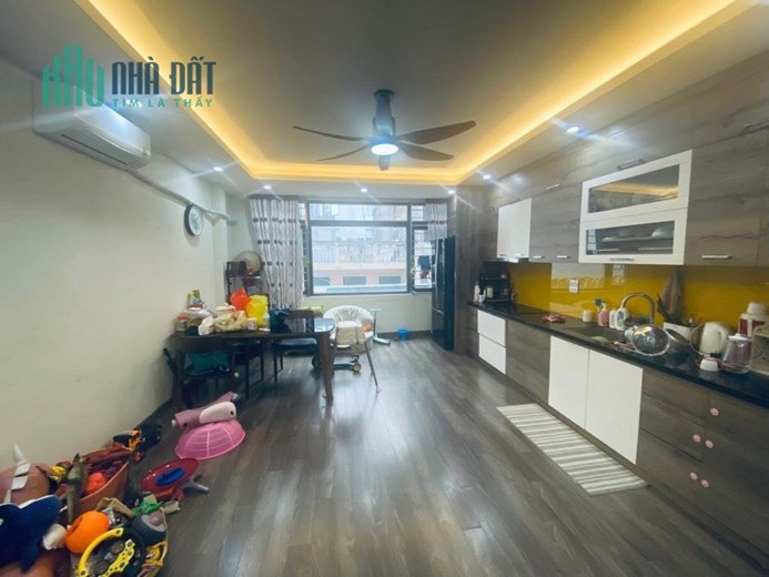 Trương Định, Hoàng Mai, gần phố, lô góc, ngõ to rộng , oto,  Dt 45m2, MT 4m. giá  5 tỉ.