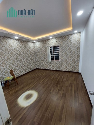 BÁN NHÀ HẺM 5M THÔNG NGUYỄN QUÝ YÊM, 64M2, NHỈNH 5 TỶ.