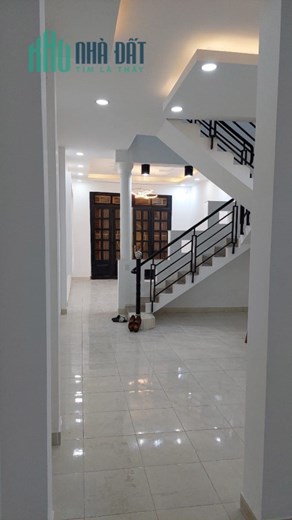 BÁN NHÀ HẺM 5M THÔNG NGUYỄN QUÝ YÊM, 64M2, NHỈNH 5 TỶ.