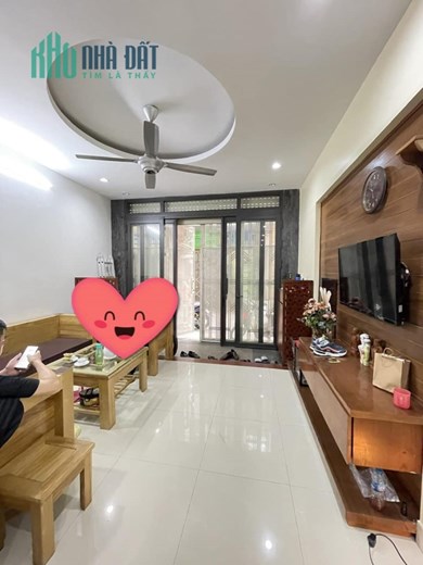 Chỉ hơn 3 tỷ có ngay nhà đẹp gần Phố Bồ Đề, Long Biên. Vài bước ra ngõ ô tô. 38m2, mt 7,5m, 5 tầng