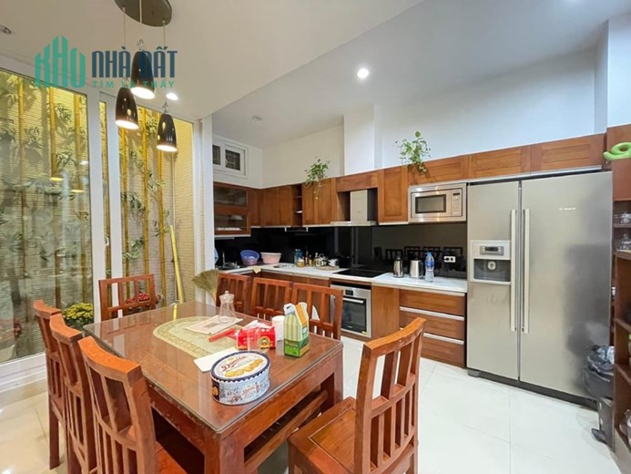 Chỉ hơn 3 tỷ có ngay nhà đẹp gần Phố Bồ Đề, Long Biên. Vài bước ra ngõ ô tô. 38m2, mt 7,5m, 5 tầng