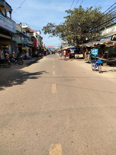 Vị trí đẹp vì ngay QL dân cư thì đông kín mít luôn rồi cô bác ơi