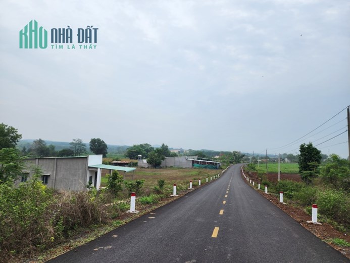 Cần bán lô đất nền thuộc xã Láng Dài, huyện đất đỏ 5x30 có 100m2 thổ cư giá 700tr