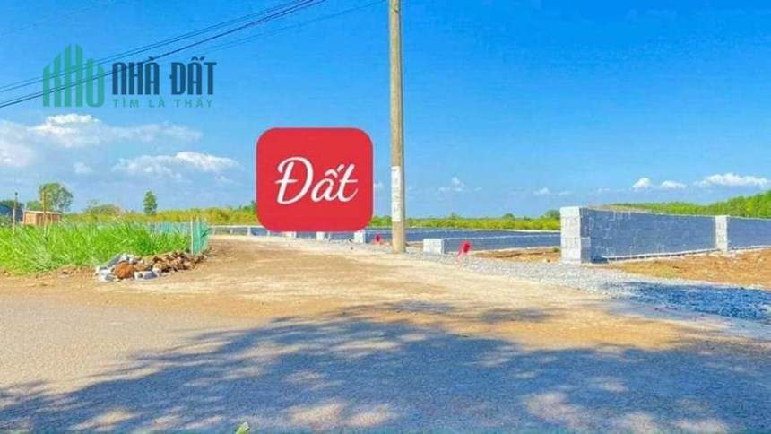 Cần bán lô đất nền thuộc xã Láng Dài, huyện đất đỏ 5x30 có 100m2 thổ cư giá 700tr