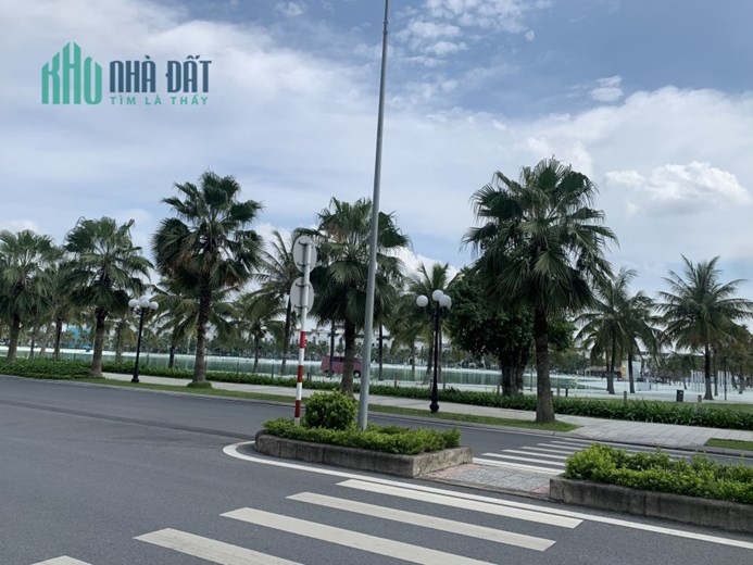 Chính chủ cần bán căn biệt thự Góc sổ hồng vĩnh viễn tại Vinhomes Gia Lâm . Giá 20 tỉ có gia lộc