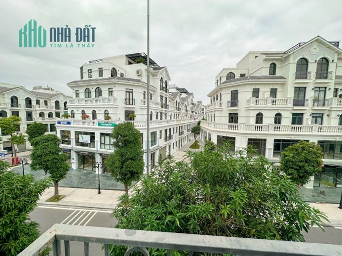 Chính chủ cần bán căn biệt thự Góc sổ hồng vĩnh viễn tại Vinhomes Gia Lâm . Giá 20 tỉ có gia lộc