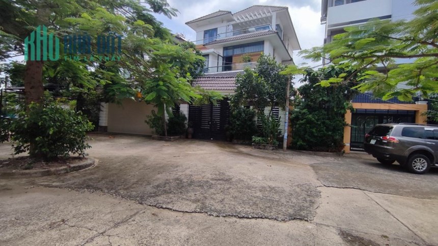 BÁN BIỆT PHỦ 3 TẦNG - SÂN ĐẬU 3 OTO - VIEW SÔNG - GẦN 300M2 - NGANG 12M - NHÍCH 10 TỶ