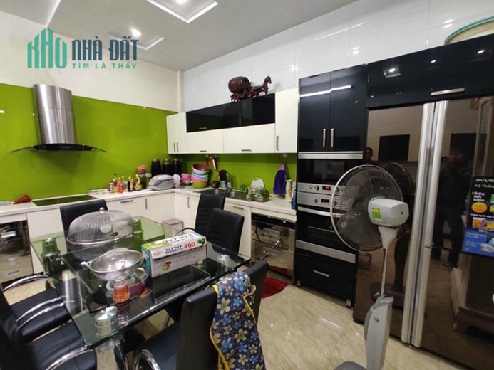 Bán Nhà NGÃ 4 #KIM_MÃ #ĐÀO_TẤN. Ô Tô Đỗ SÁT Cửa. 43m2, 4 ngủ 1 khách. Nội thất đầy đủ 5.6T